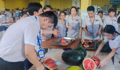 战高温，，，，送清凉，，，，爱心转达沁人心